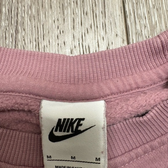 Nike Women's Mauve Cropped Sweatshirt - Picture 3 of 8